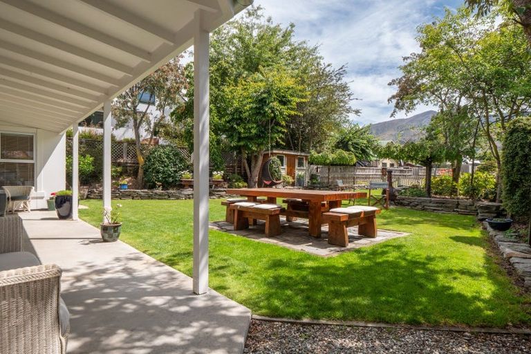 Photo of property in 4 Elva Dawson Place, Arrowtown, 9302