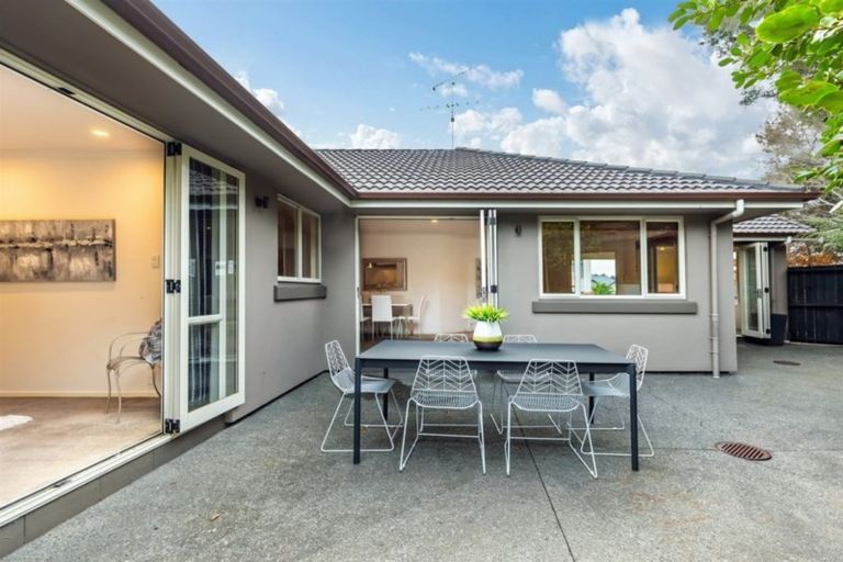 Photo of property in 8 Red Oak Place, Schnapper Rock, Auckland, 0632