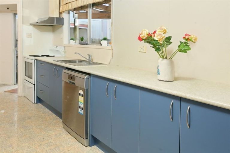 Photo of property in 20 Fitzwater Place, Henderson, Auckland, 0612