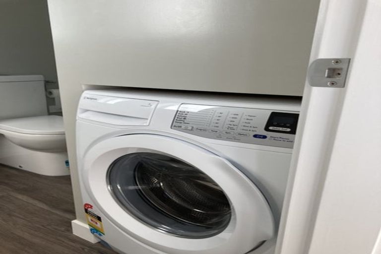 Photo of property in 4 Glendavar Street, Berhampore, Wellington, 6023