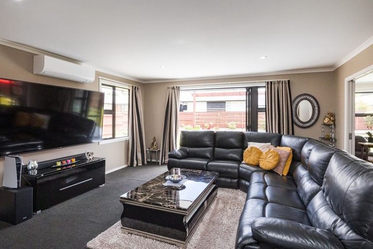 Photo of property in 2a Galea Grove, Kelvin Grove, Palmerston North, 4414