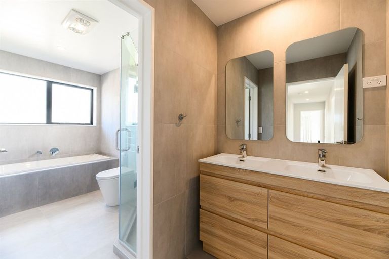 Photo of property in 8a Jeff Place, Howick, Auckland, 2014