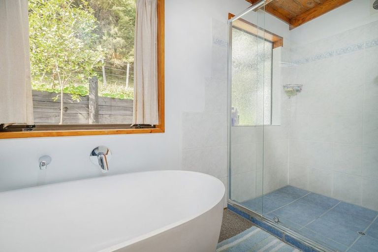 Photo of property in 5b Pohutukawa Grove, Whitianga, 3510