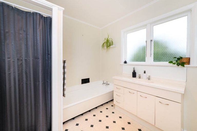 Photo of property in 7 Luton Street, Hokowhitu, Palmerston North, 4410