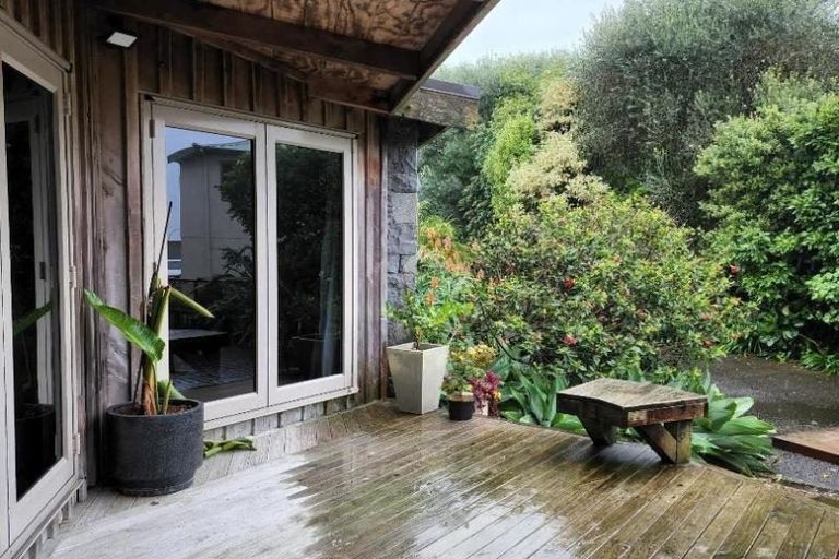 Photo of property in 24 Arden Place, Oakura, 4314