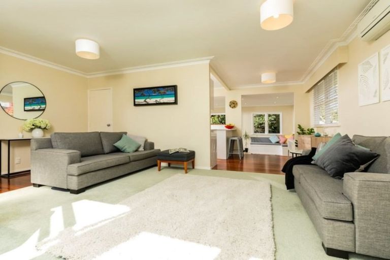 Photo of property in 52 Normanton Street, Glenfield, Auckland, 0629