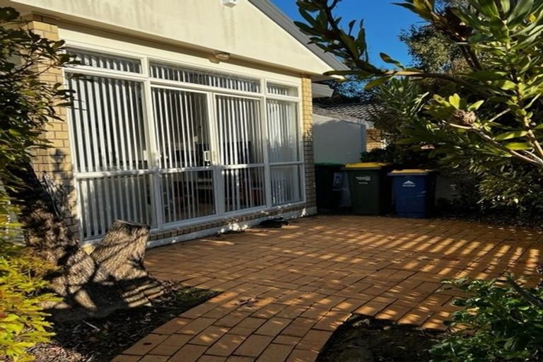 Photo of property in 2/1-5 Gleanor Avenue, Oteha, Auckland, 0632