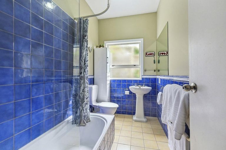 Photo of property in 32 Rawhiti Road, Pukerua Bay, 5026