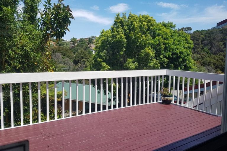 Photo of property in 38 Deverell Place, Northcross, Auckland, 0632