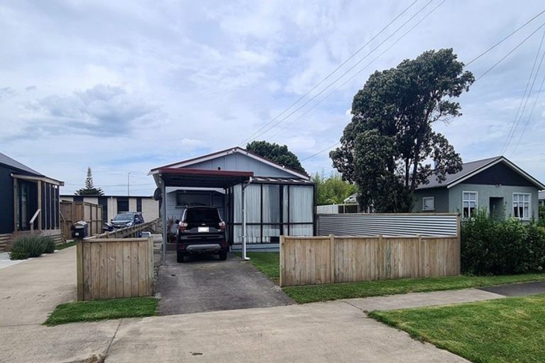 Photo of property in 9 Domett Street, Opunake, 4616