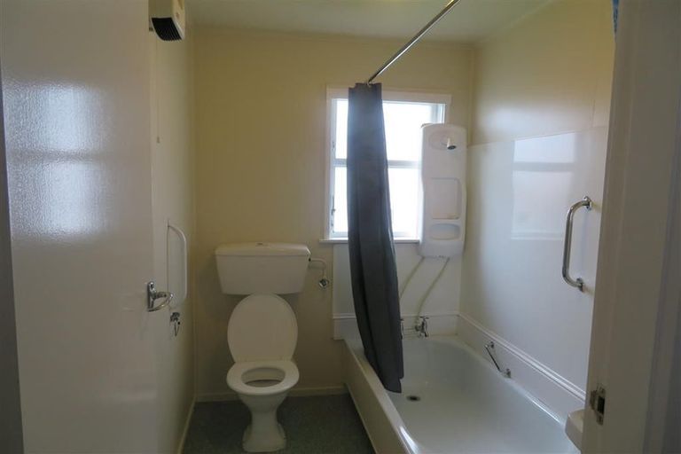 Photo of property in 1/136-138 Waddington Drive, Naenae, Lower Hutt, 5011