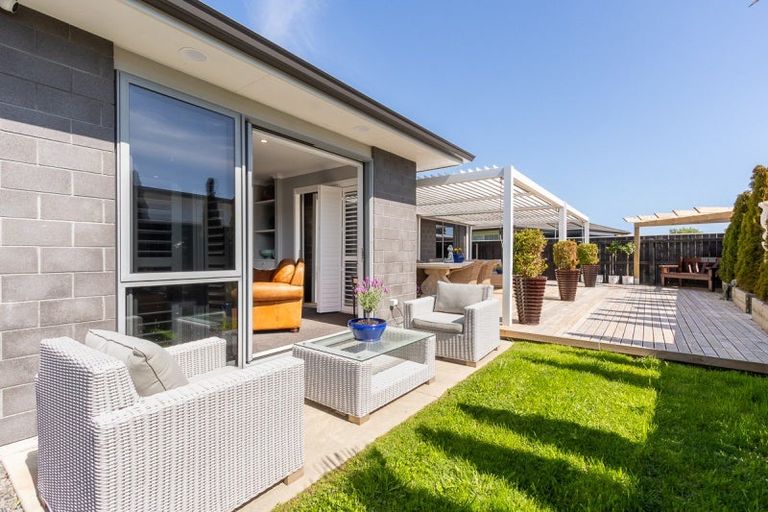 Photo of property in 14 Bridford Way, Paraparaumu, 5032