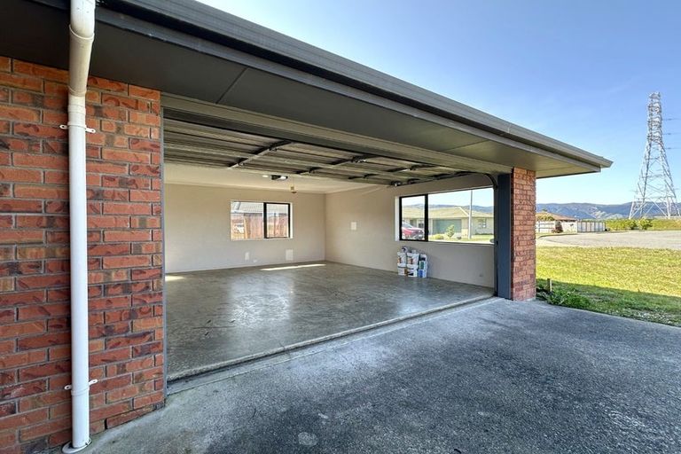 Photo of property in 9 Percy Kinsman Crescent, Riverstone Terraces, Upper Hutt, 5018