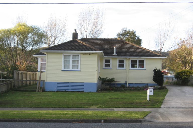 Photo of property in 35 Prouse Crescent, Naenae, Lower Hutt, 5011