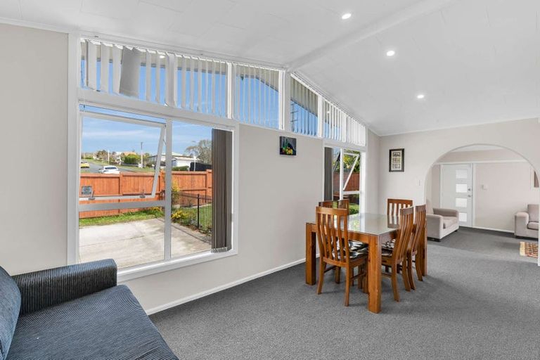 Photo of property in 7 Woodvale Road, Glen Eden, Auckland, 0602