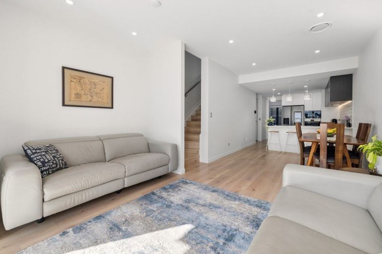 Photo of property in 10b Windlass Street, Long Bay, Auckland, 0630