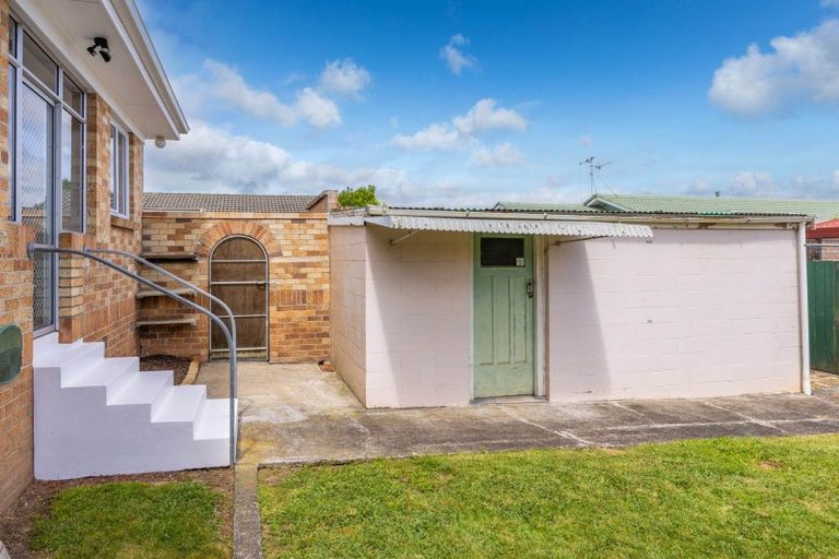 Photo of property in 22 Forest Lake Road, Forest Lake, Hamilton, 3200