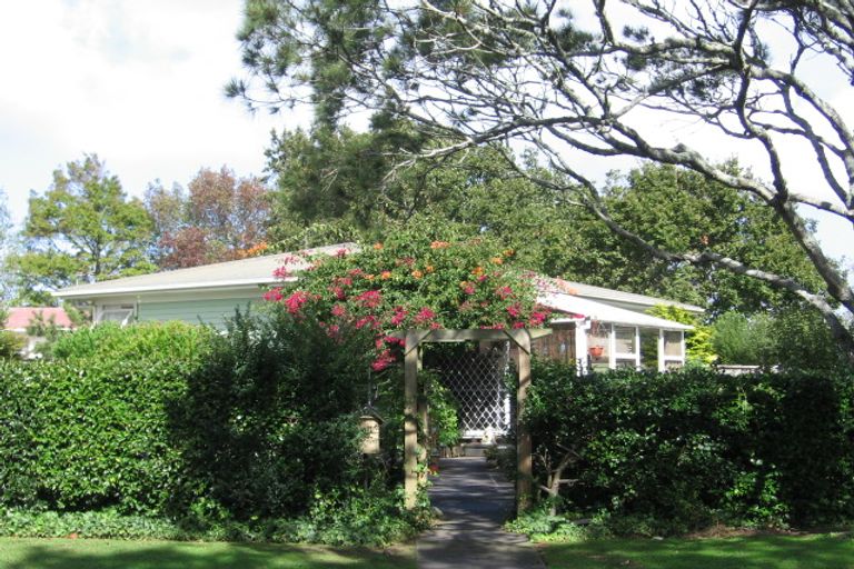 Photo of property in 28 Pinedale Place, Henderson, Auckland, 0610