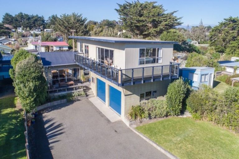 Photo of property in 20 Kent Avenue, Waitarere Beach, Levin, 5510
