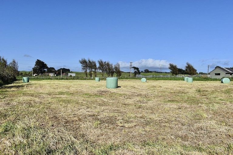 Photo of property in 180 Te Horo Beach Road, Te Horo, Otaki, 5581