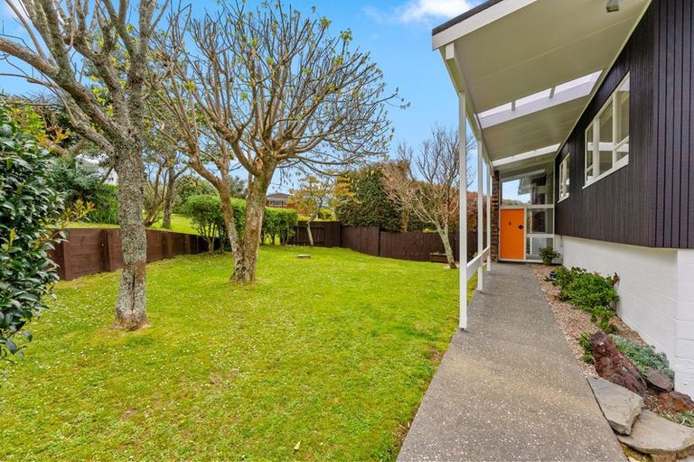 Photo of property in 21a Forrest Hill Road, Milford, Auckland, 0620