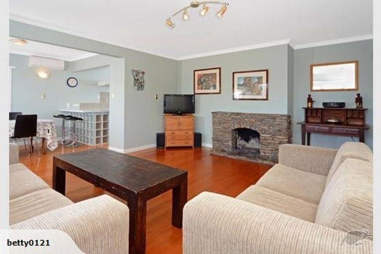 Photo of property in 296 East Coast Road, Forrest Hill, Auckland, 0620