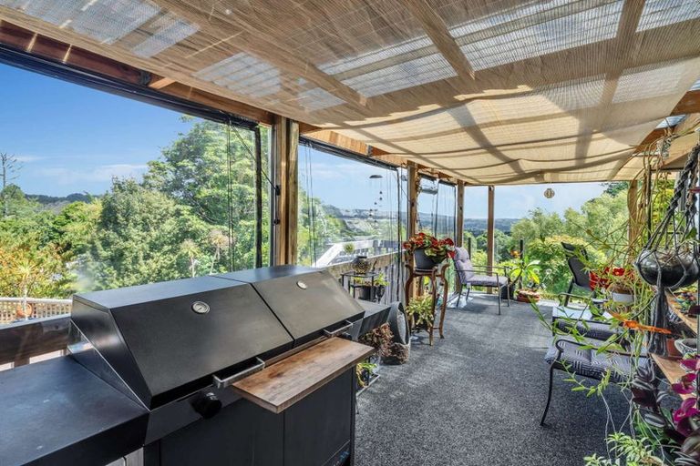 Photo of property in 11 North Way, Titirangi, Auckland, 0604