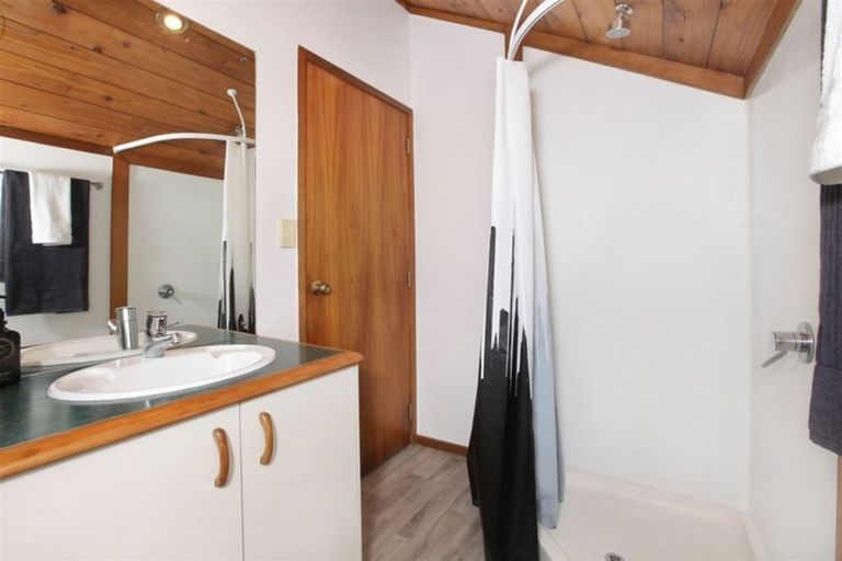 Photo of property in 131b Edmonton Road, Te Atatu South, Auckland, 0610