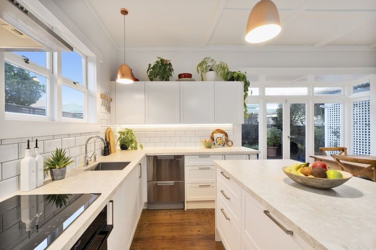 Photo of property in 13 Elcoat Avenue, Henderson, Auckland, 0612