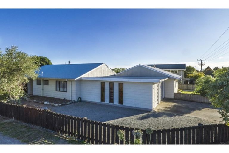 Photo of property in 2 Waimea West Road, Brightwater, 7022