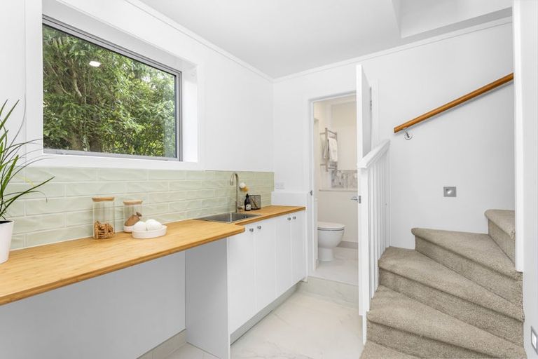 Photo of property in 2/88 Arran Road, Browns Bay, Auckland, 0630