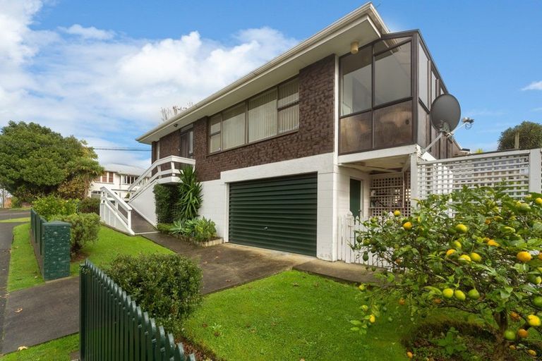 Photo of property in 25 Churchill Street, Levin, 5510