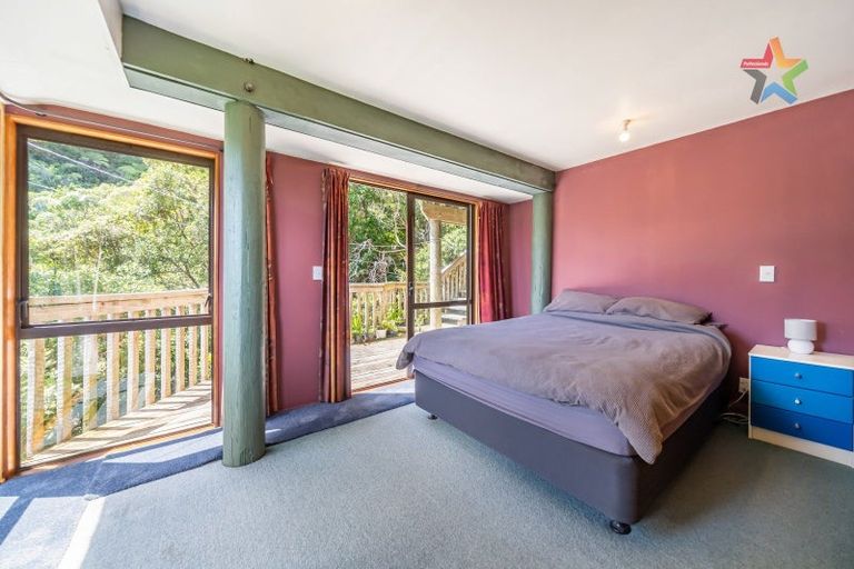 Photo of property in 321 Marine Drive, York Bay, Lower Hutt, 5013