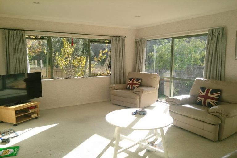 Photo of property in 1/28 Bernie Edwards Place, Botany Downs, Auckland, 2010