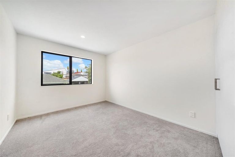 Photo of property in 1/2 Wood Street, Papakura, 2110
