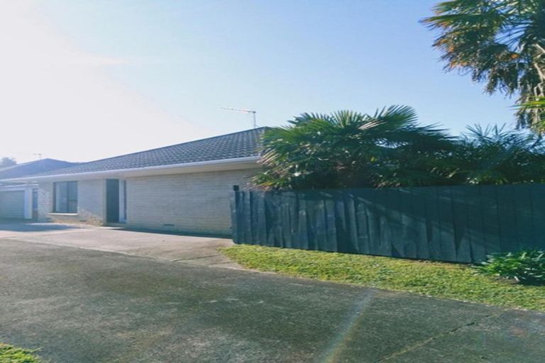 Photo of property in 1/19 Gulf Crest, Bucklands Beach, Auckland, 2012