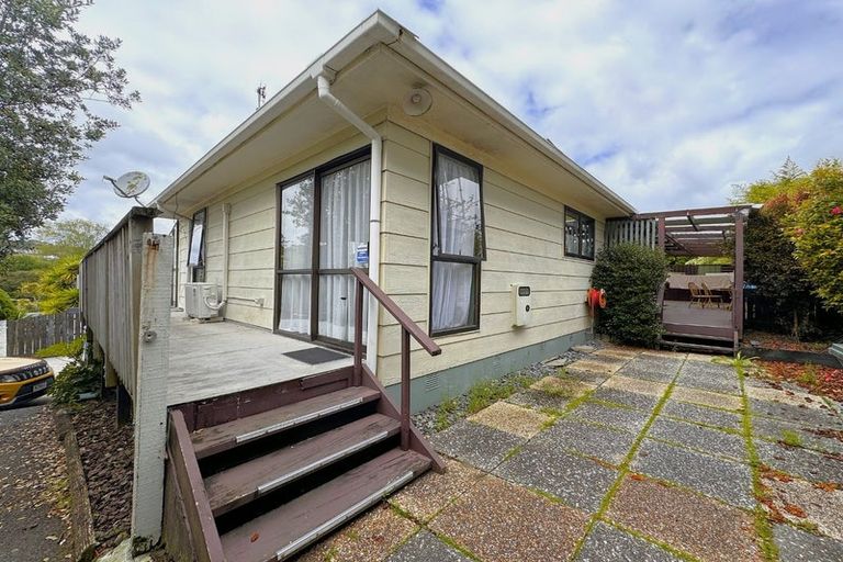 Photo of property in 3 Benita Place, Sunnyvale, Auckland, 0612