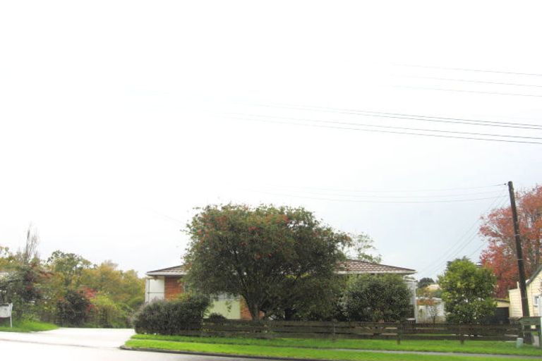 Photo of property in 62a Uxbridge Road, Mellons Bay, Auckland, 2014