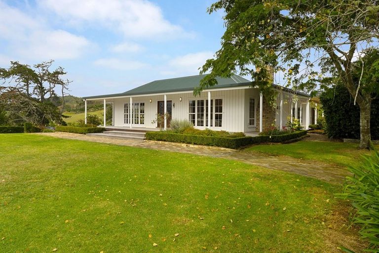 Photo of property in 141 Annett Road, Kumeu, 0891