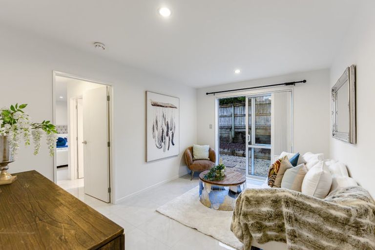 Photo of property in 52 Chesterfield Way, Orewa, 0931