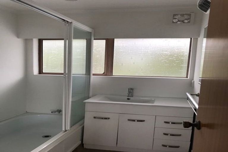 Photo of property in 47 The Esplanade, Eastern Beach, Auckland, 2012