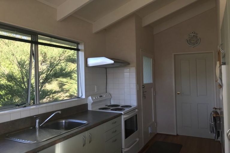 Photo of property in 32 Whitechapel Grove, Stokes Valley, Lower Hutt, 5019