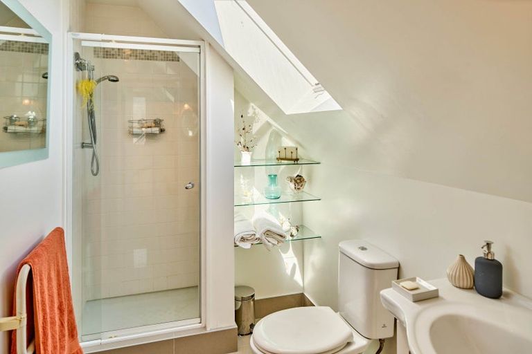 Photo of property in 2/70 Hautana Street, Woburn, Lower Hutt, 5010