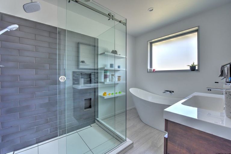 Photo of property in 51 Nicholson Road, Khandallah, Wellington, 6035