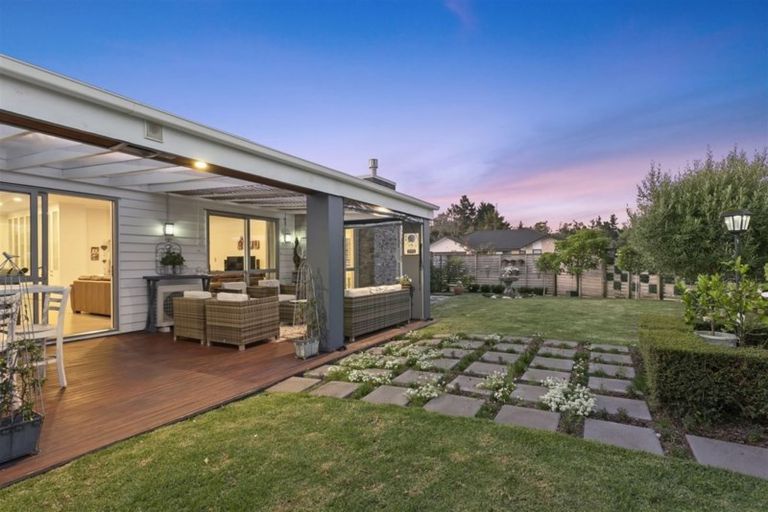 Photo of property in 6 Kahika Grove, Huapai, Kumeu, 0810