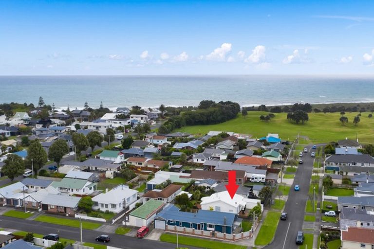 Photo of property in 20 Ropiha Street, Fitzroy, New Plymouth, 4312