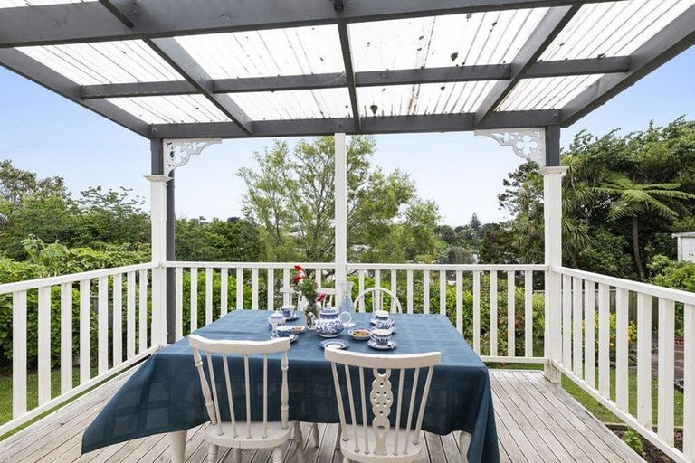 Photo of property in 132 Tukapa Street, Westown, New Plymouth, 4310