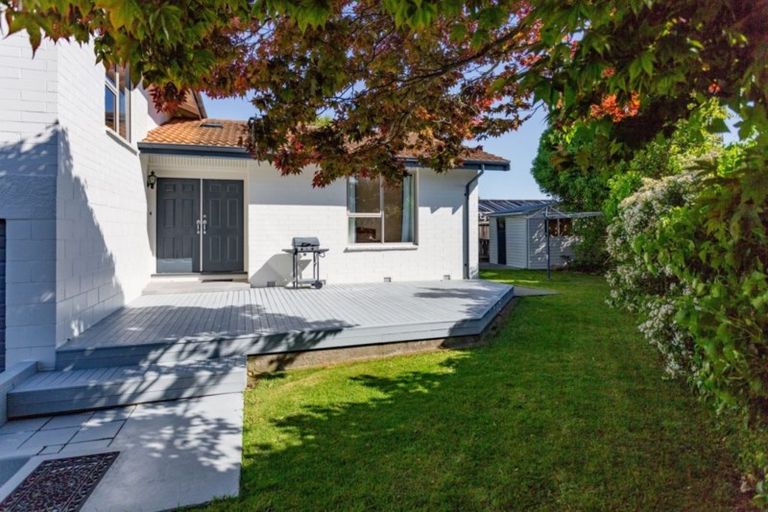 Photo of property in 25 Delaware Crescent, Russley, Christchurch, 8042