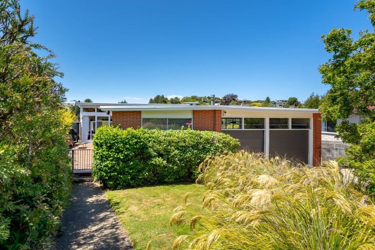 Photo of property in 18 Pioneer Crescent, Helensburgh, Dunedin, 9010