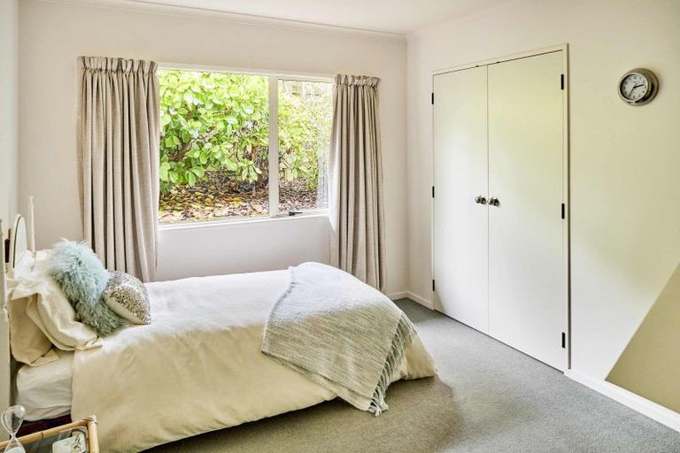 Photo of property in 98 Samwell Drive, Whitby, Porirua, 5024